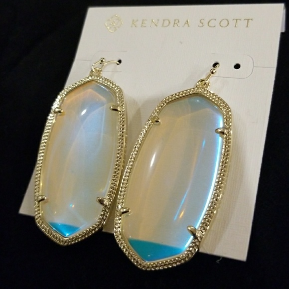 NWT Kendra Scott Danielle Earrings in Gold - Picture 6 of 6